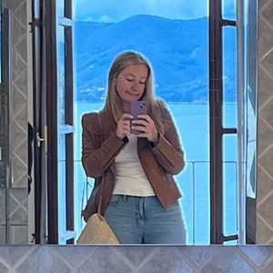 Meet your Posher, Emily